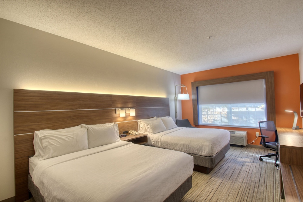Holiday Inn Express Hotel & Suites Oshkosh by IHG - photo 36
