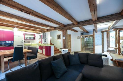 Chalet Tobia Villa — 4-Star Luxury Hotel in Canazei, Italy