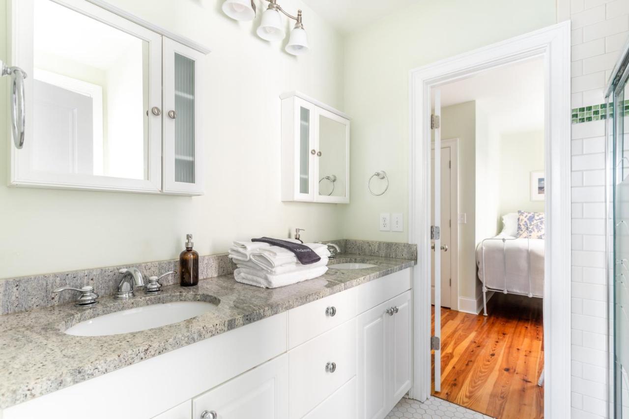 Sea Shell by Avantstay Breezy Beachside Getaway w Rooftop Deck & 6 BRs - photo 17