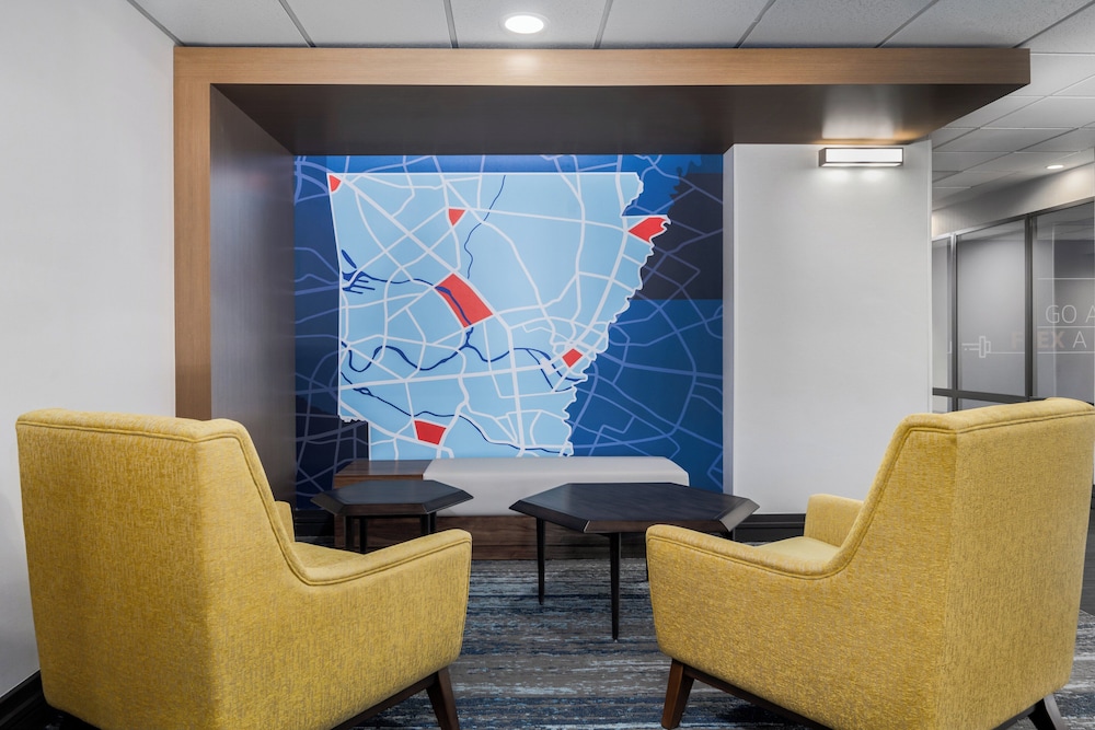 Holiday Inn Express Hotel & Suites Bentonville by IHG - photo 50