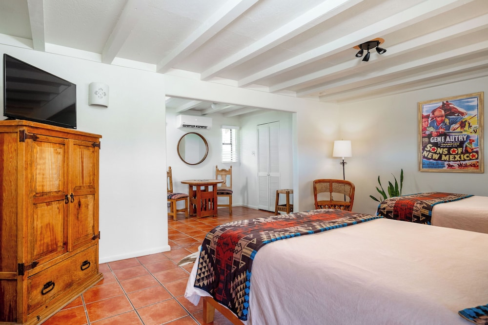 Pecos Trail Inn - photo 8