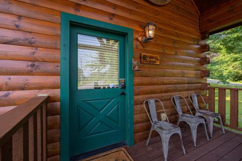 American Eagle Cabin FREE tickets 3 bed 3 bath with game room hot tub Wi Fi easy roads — 4-Star Luxury Hotel in Sevierville, United States