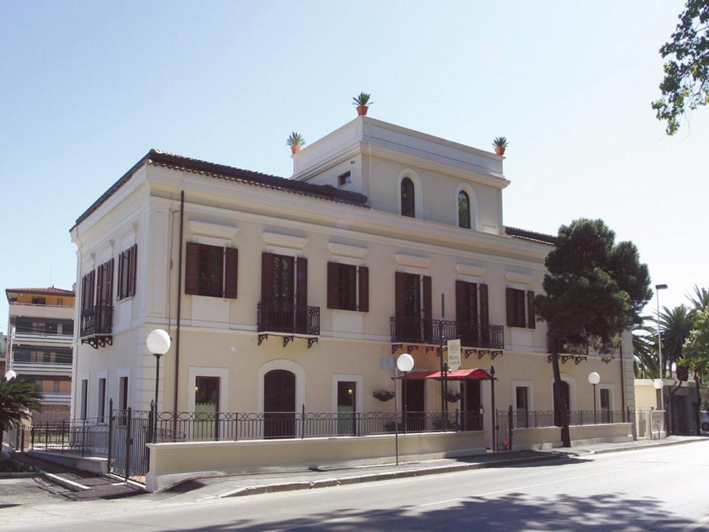 Hotel Claila — 4-Star Luxury Hotel in Francavilla Al Mare, Italy