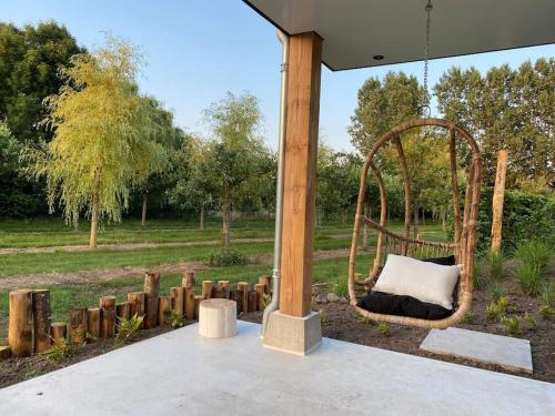Stijlvol huisje met veranda Tuynloodz A — 4-Star Luxury Hotel in Beers, Netherlands