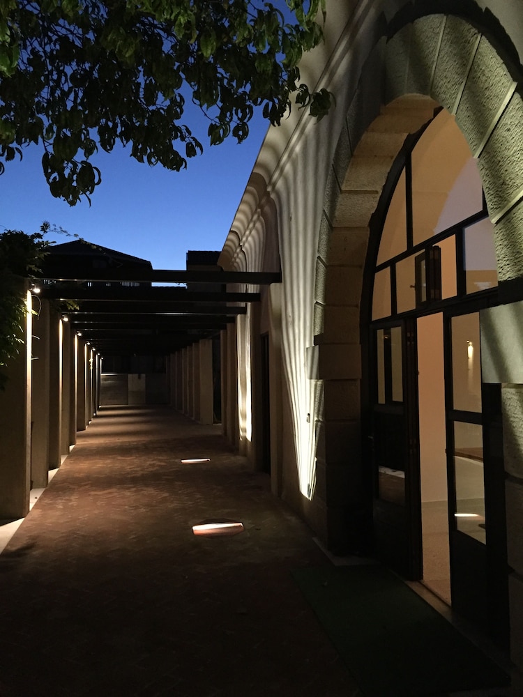 Ca' Bert Villa dei Glicini — 4-Star Luxury Hotel in Castelnuovo Del Garda, Italy