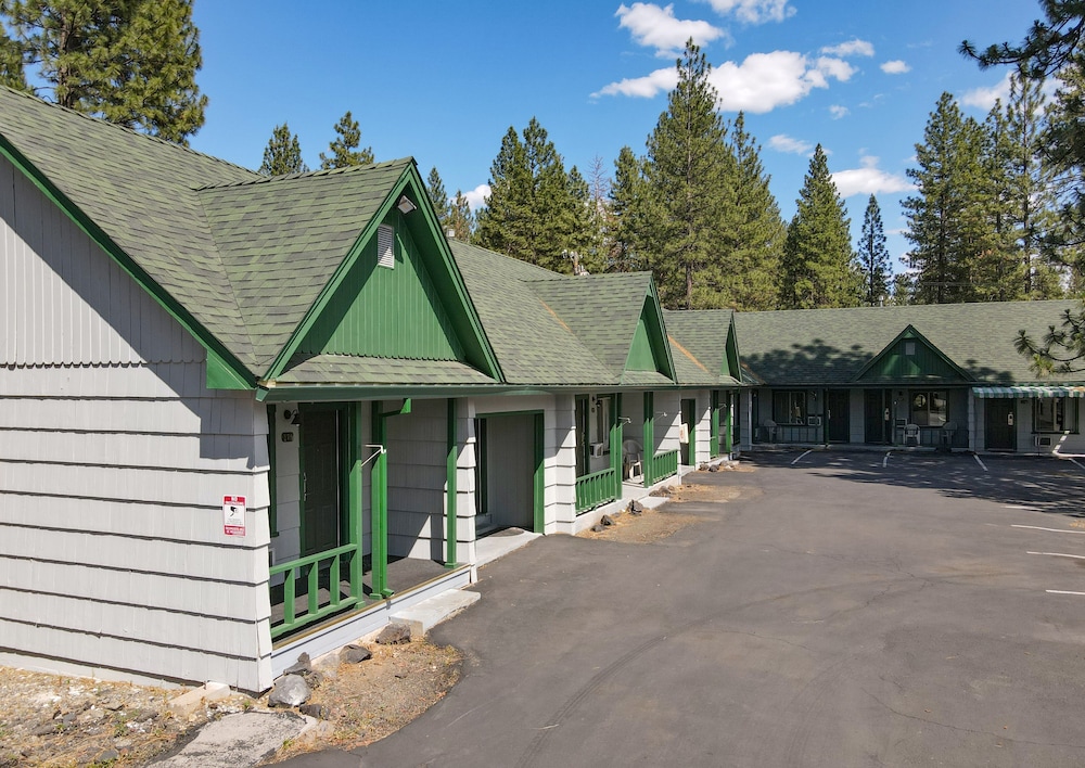 Green Gables Motel & Suites - photo 60