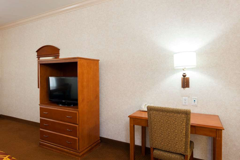 Howard Johnson Hotel & Suites by Wyndham Pico Rivera - photo 7