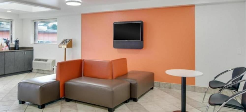 Motel 6 Columbus OH Quarter Horse - photo 26