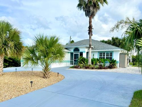 Coreys Coastal Beach Getaway - last minute hotel in Palm Coast