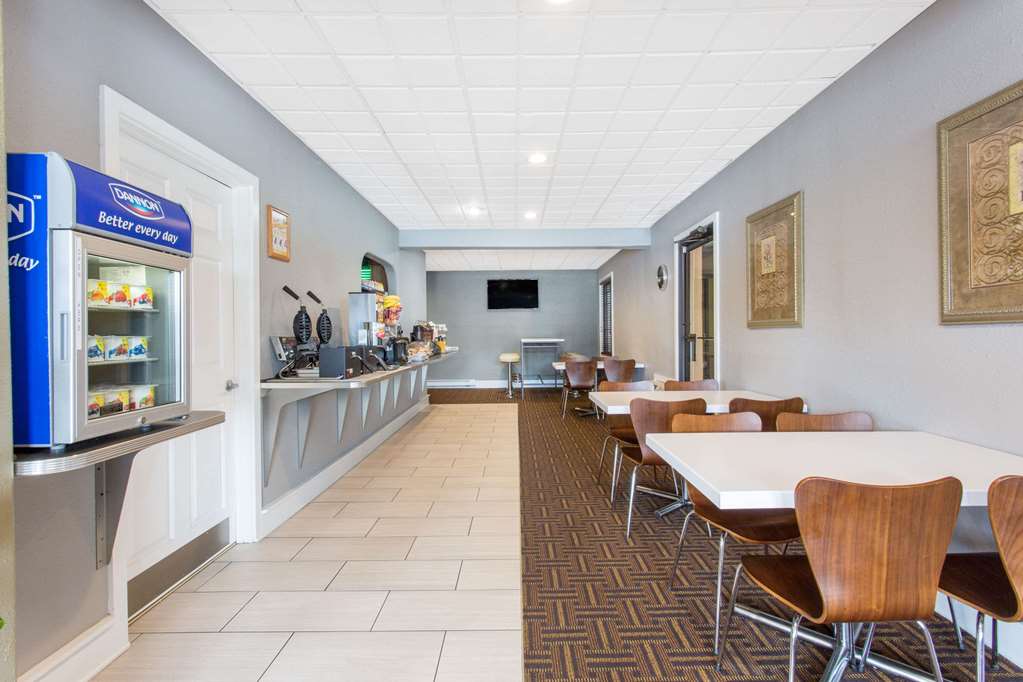 Super 8 by Wyndham Wytheville - photo 18