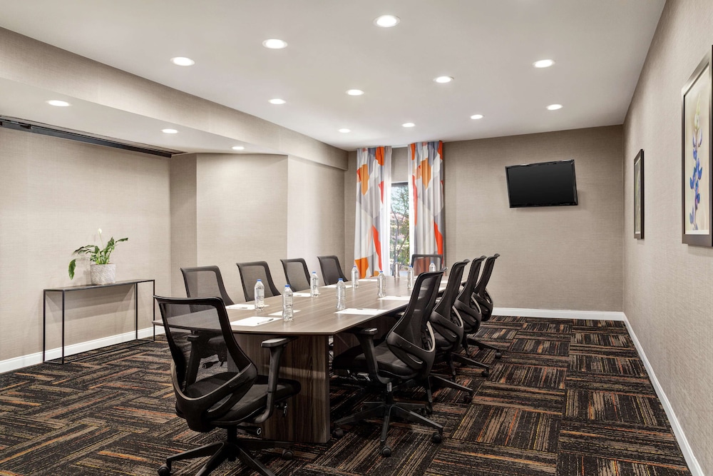 Hampton Inn Paris - photo 31