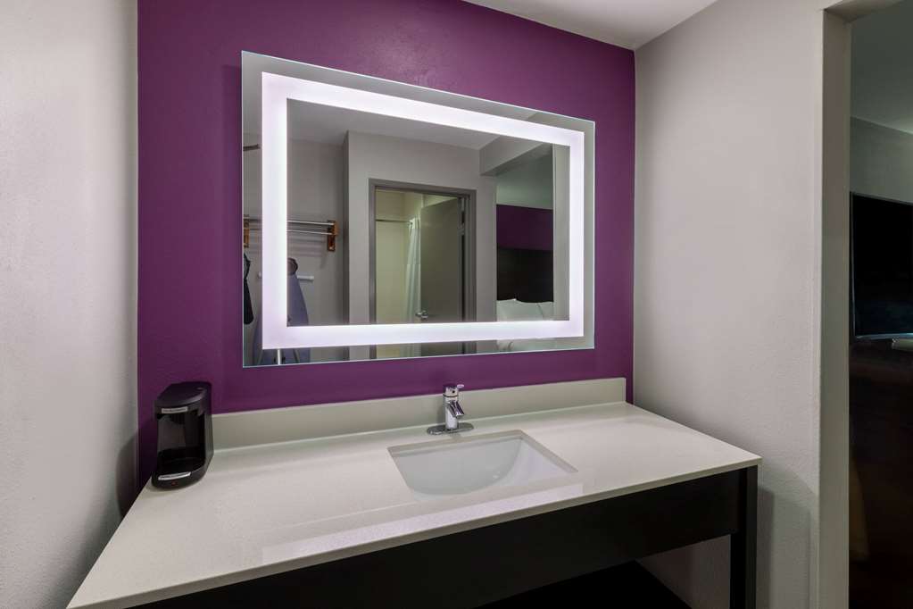La Quinta Inn & Suites by Wyndham Houston NW Brookhollow - photo 27