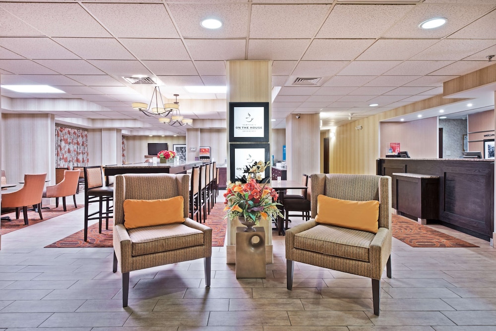 Hampton Inn Huntington Barboursville - photo 3
