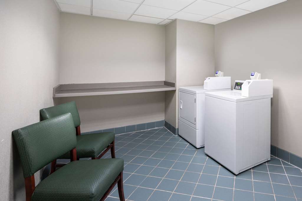 La Quinta Inn & Suites by Wyndham Pueblo - photo 59