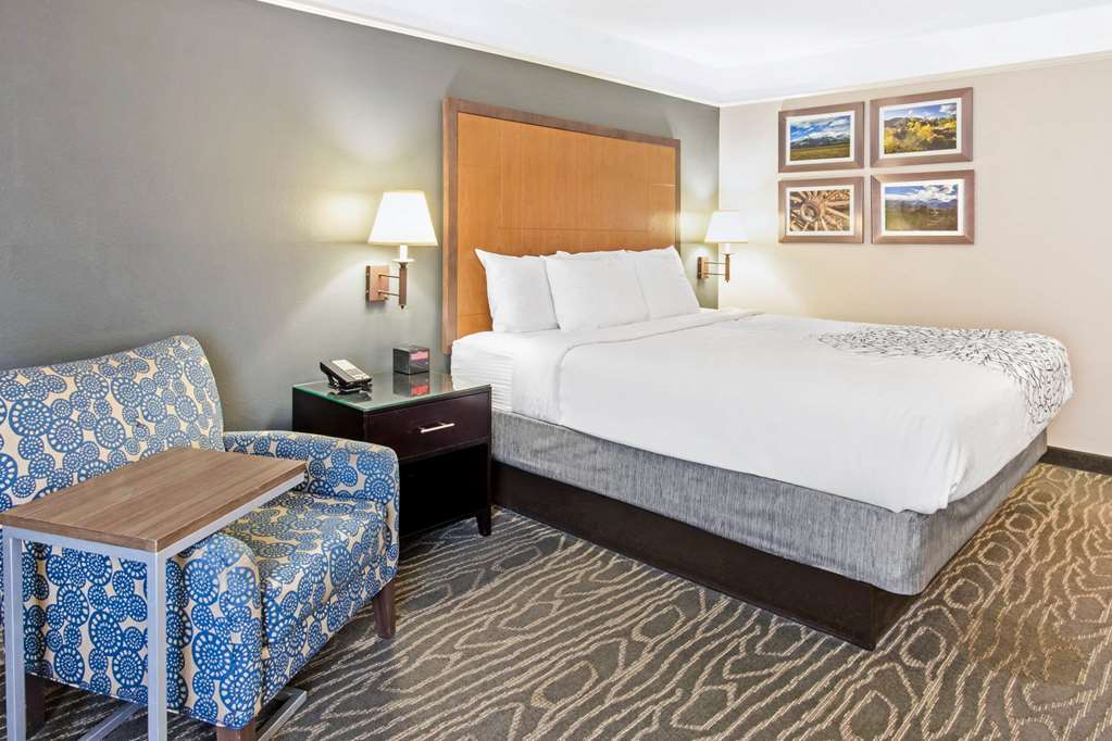 La Quinta Inn & Suites by Wyndham Ruidoso Downs - photo 26