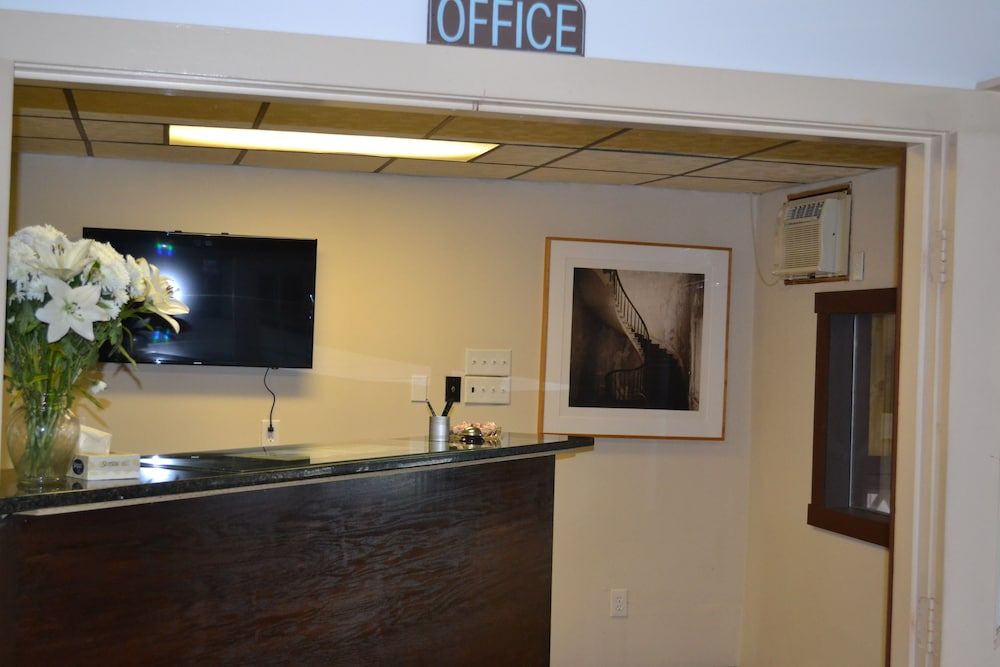 Henniker Motel - photo 18