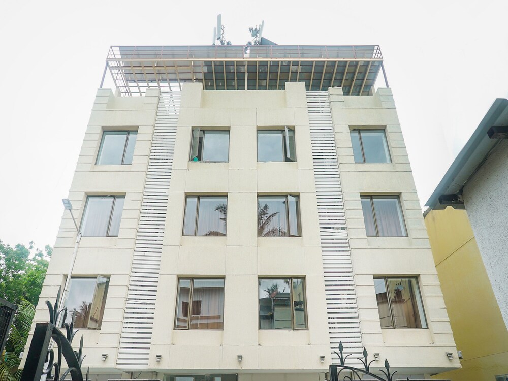 Oyo 15541 Pearl Inn - last minute hotel in Pune