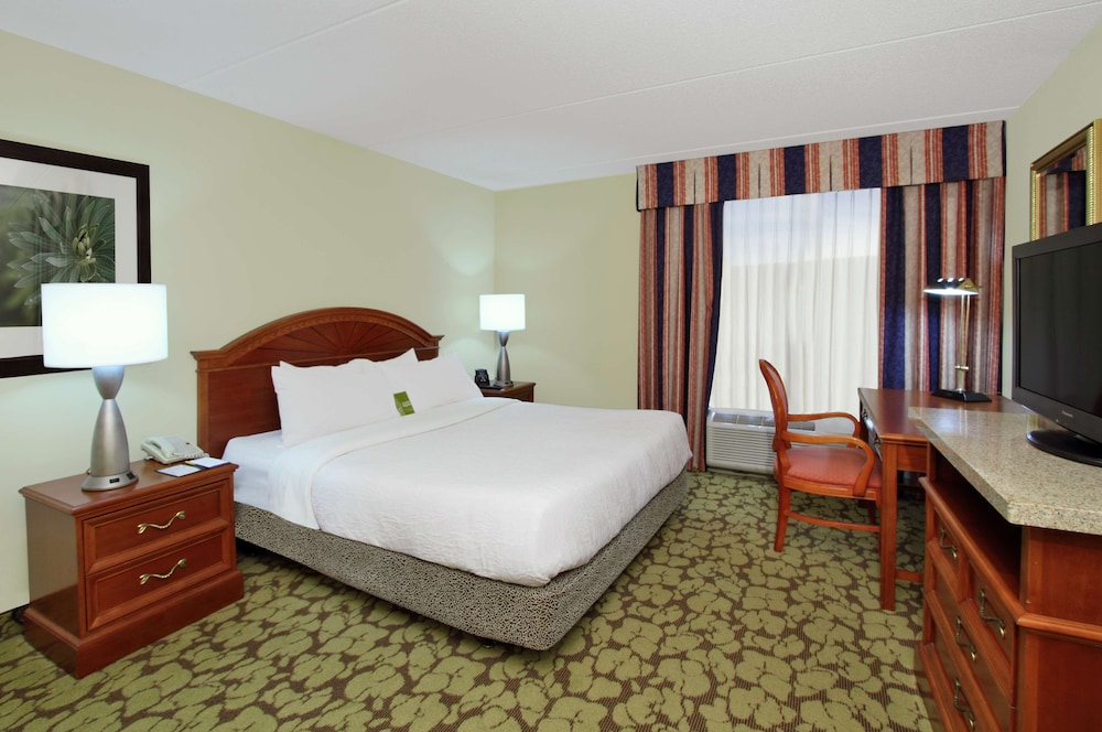 Hilton Garden Inn Chesapeake Greenbrier - photo 9