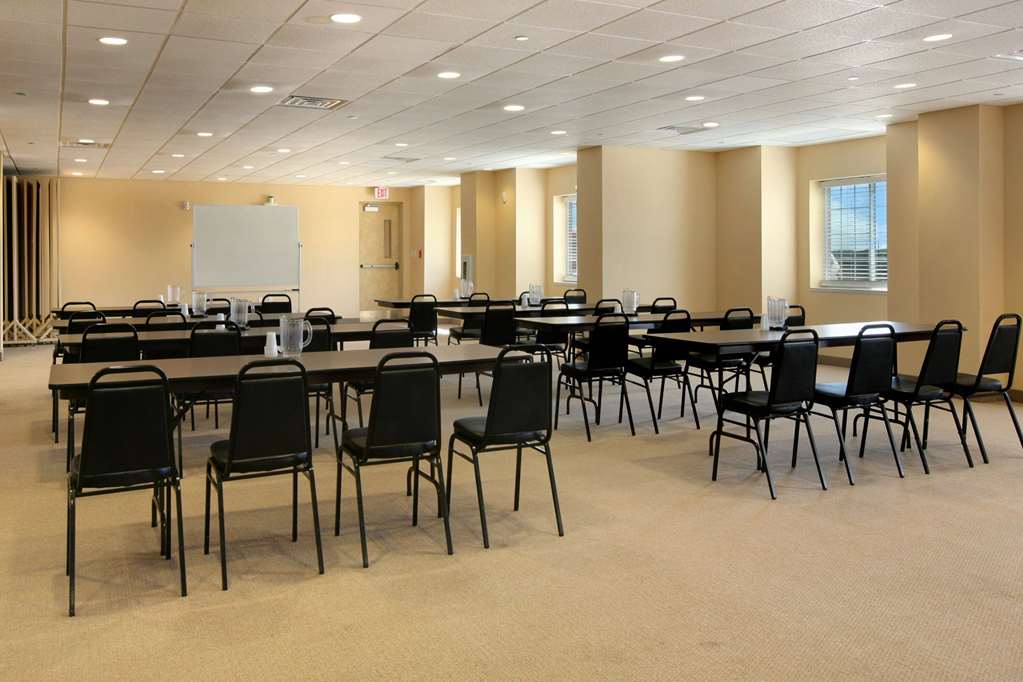 Microtel Inn & Suites by Wyndham Quincy Downtown River Area - photo 14