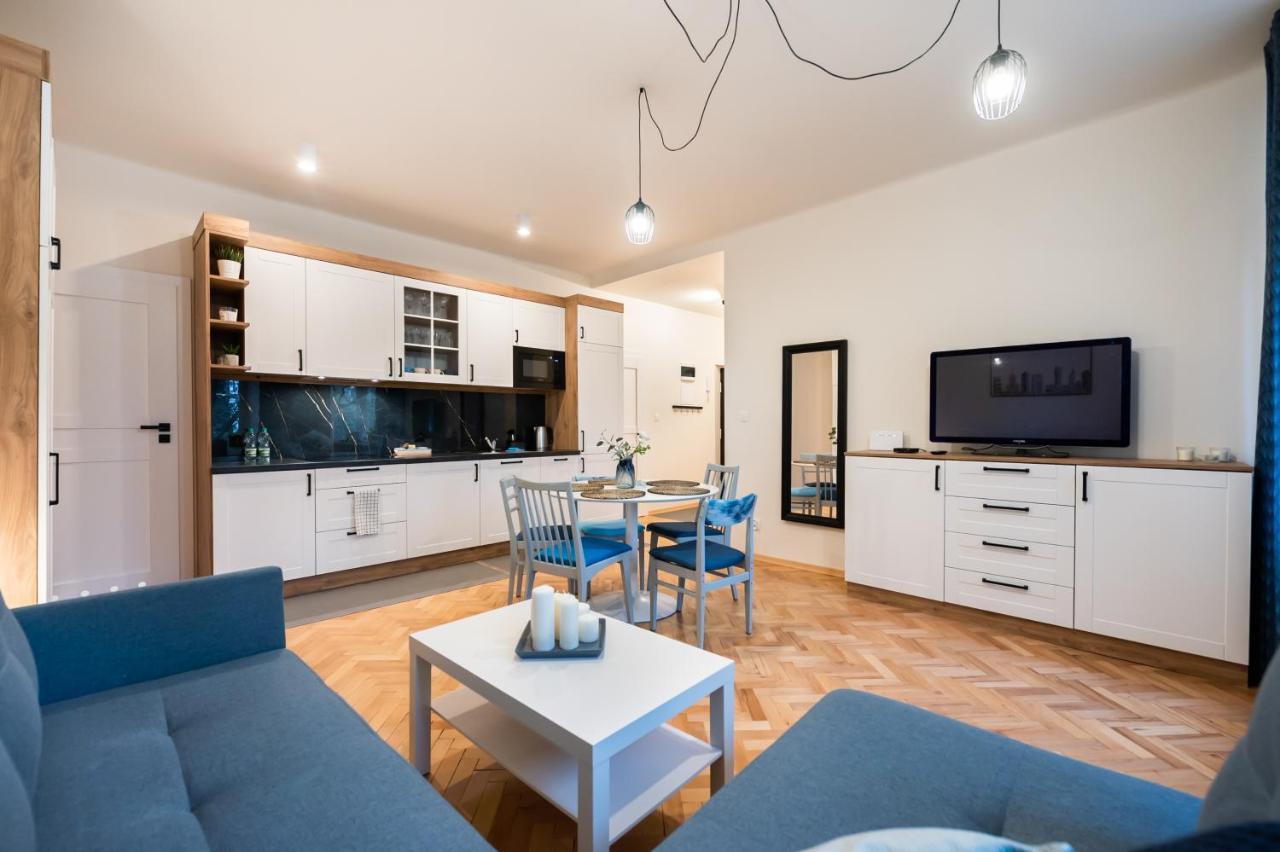 Old Town Eclectic Apartment for 6 People by Bookinghost — 4-Star Luxury Hotel in Warsaw, Poland
