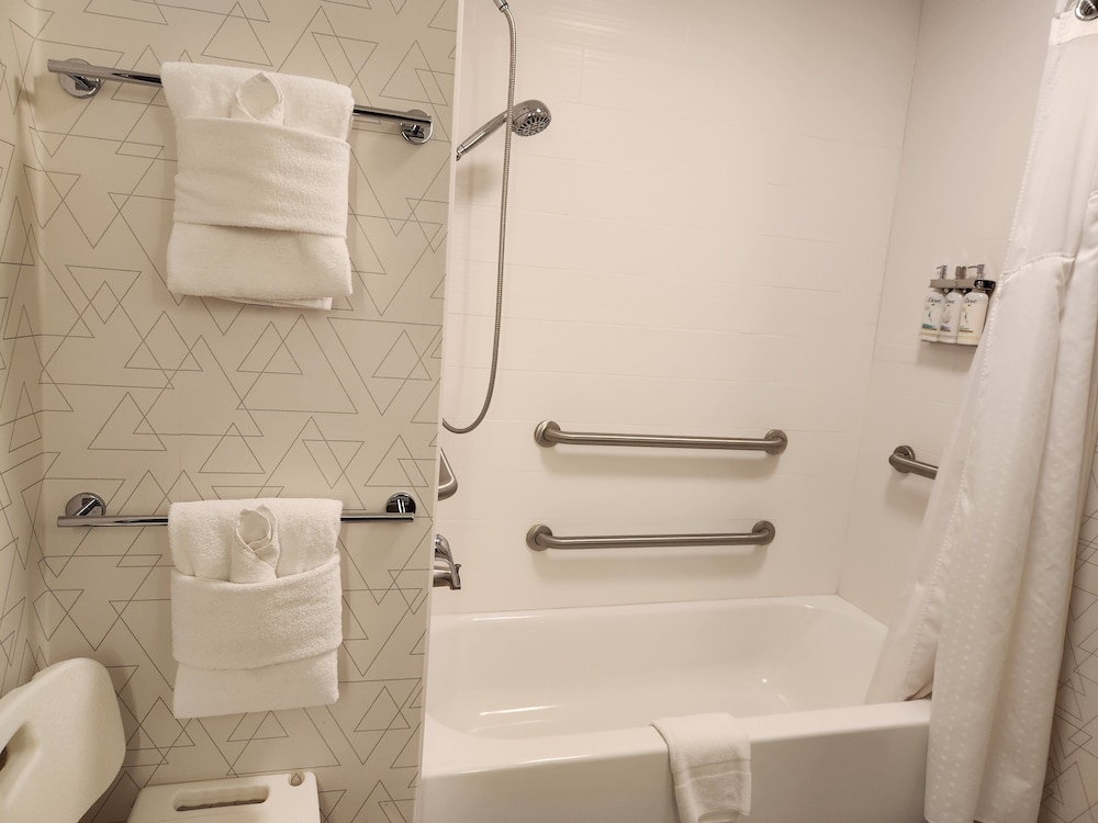 Holiday Inn Express Hotel & Suites Crawfordsville by IHG - photo 12