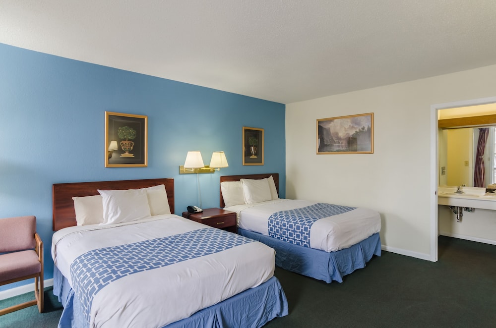 Alamo Inn & Suites - photo 8