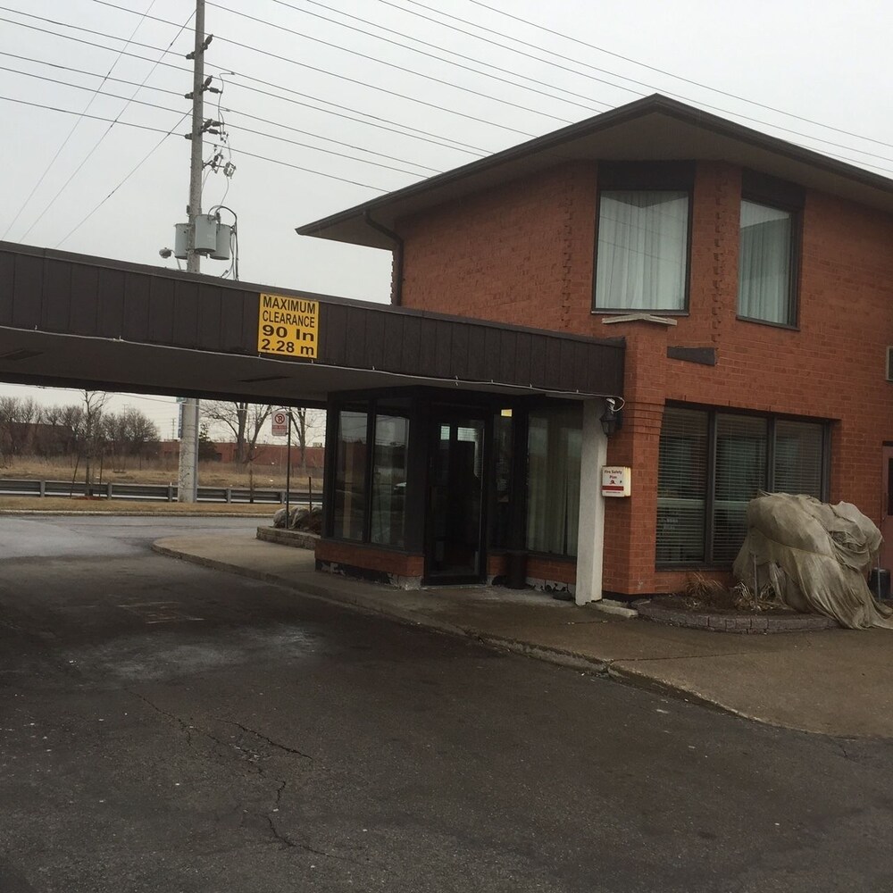White Knight Motel in Mississauga, Canada