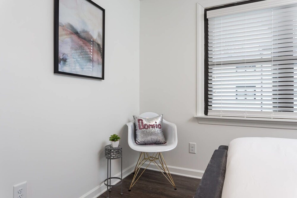 10 BRs Comprised of 2 5BR Suites by Domio - photo 16
