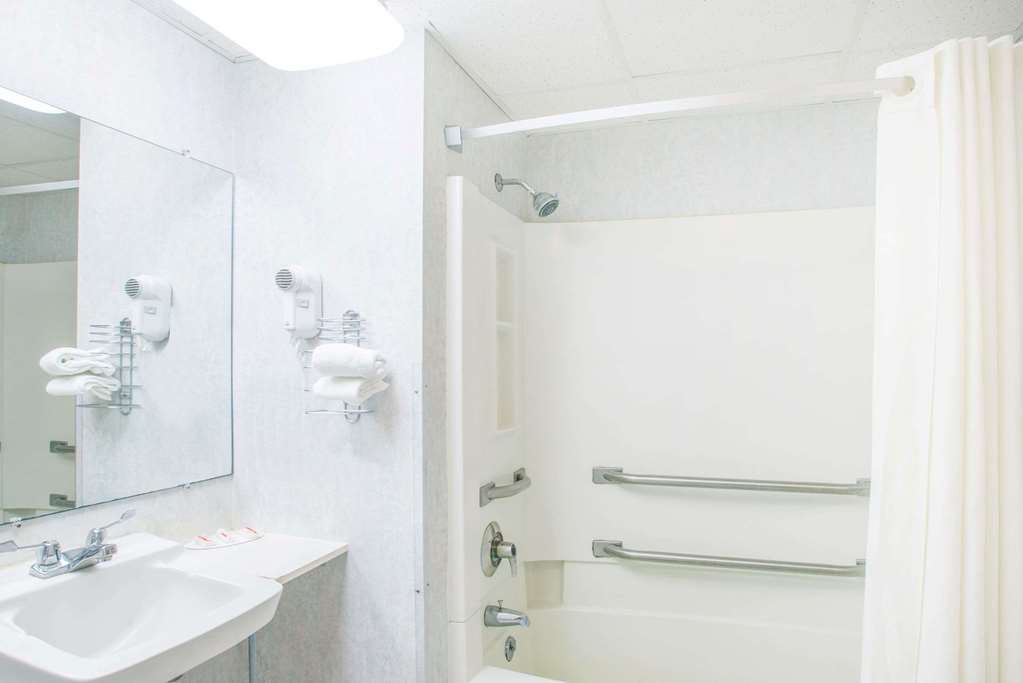 Super 8 by Wyndham Plattsburgh - photo 6