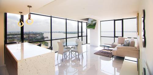 Suite 1202 Bellini Puerto Santa Ana Guayaquil — 4-Star Luxury Hotel in Guayaquil, Ecuador