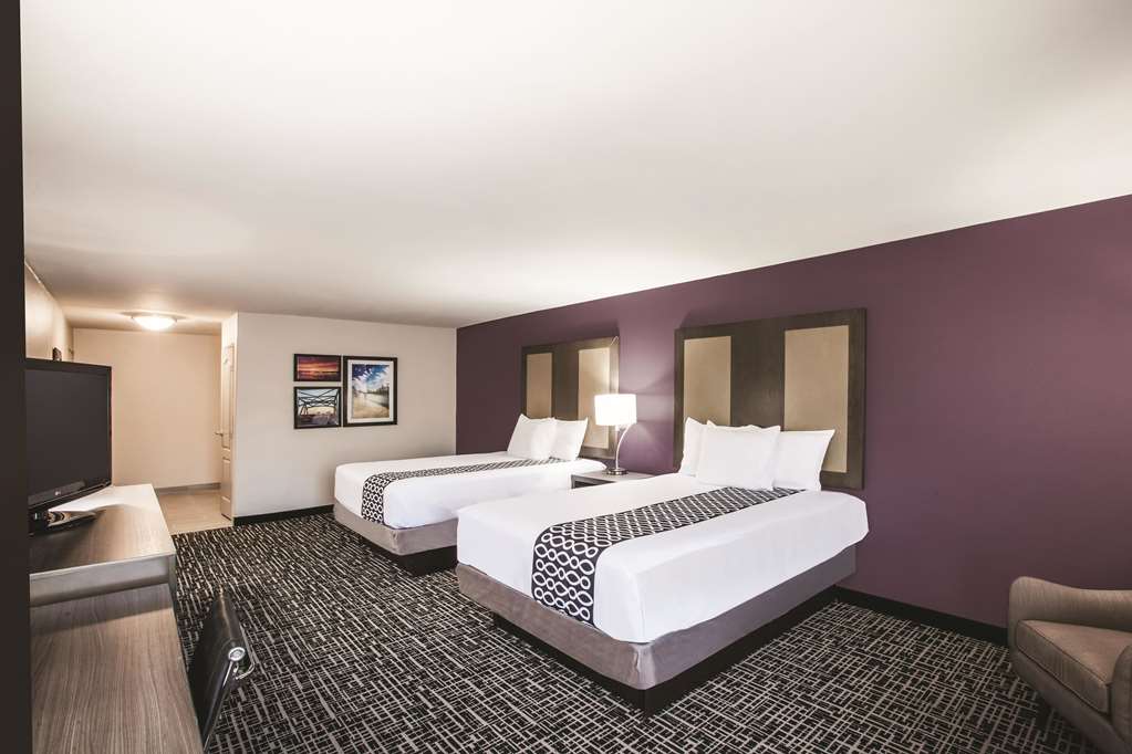 La Quinta Inn & Suites by Wyndham Walker Denham Springs - photo 12