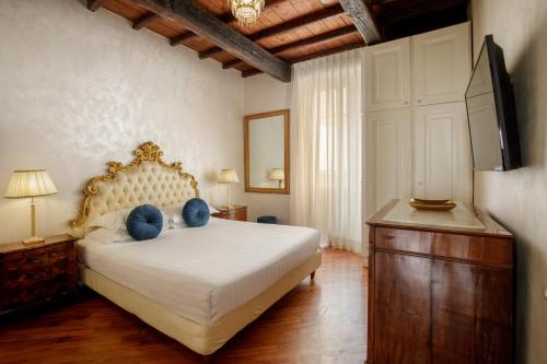 Condotti Corner Apartment Piazza di Spagna — 4-Star Luxury Hotel in Rome, Italy