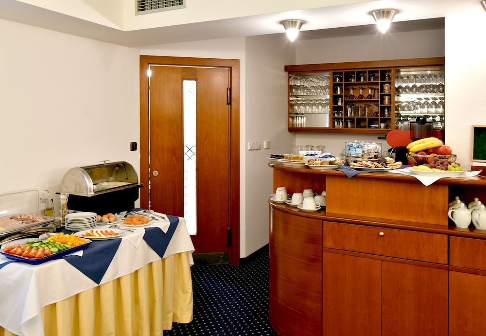 Hotel Coronet — 4-Star Luxury Hotel in Prague, Czech Republic