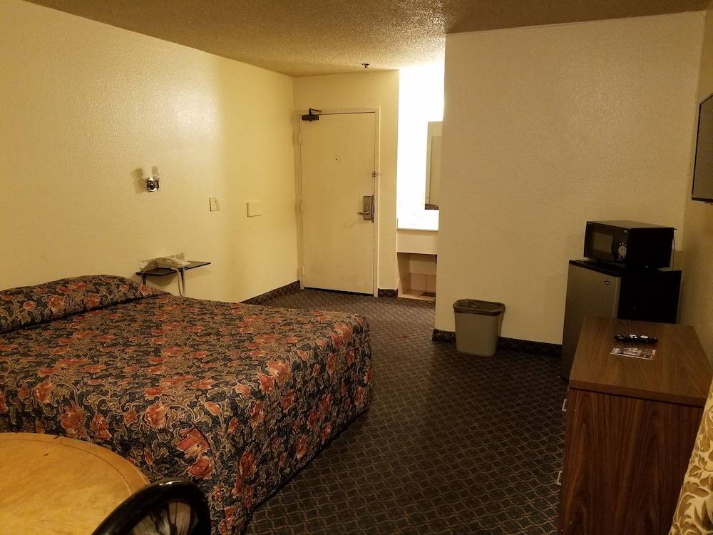 Travel Time Motel - photo 41