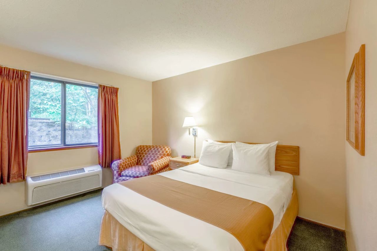 Rodeway Inn Rhinelander WI - photo 13
