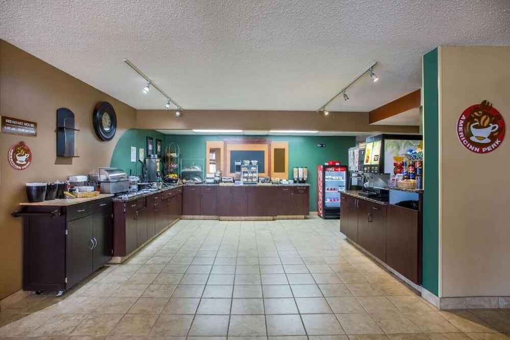 Riverfront Hotel - photo 3