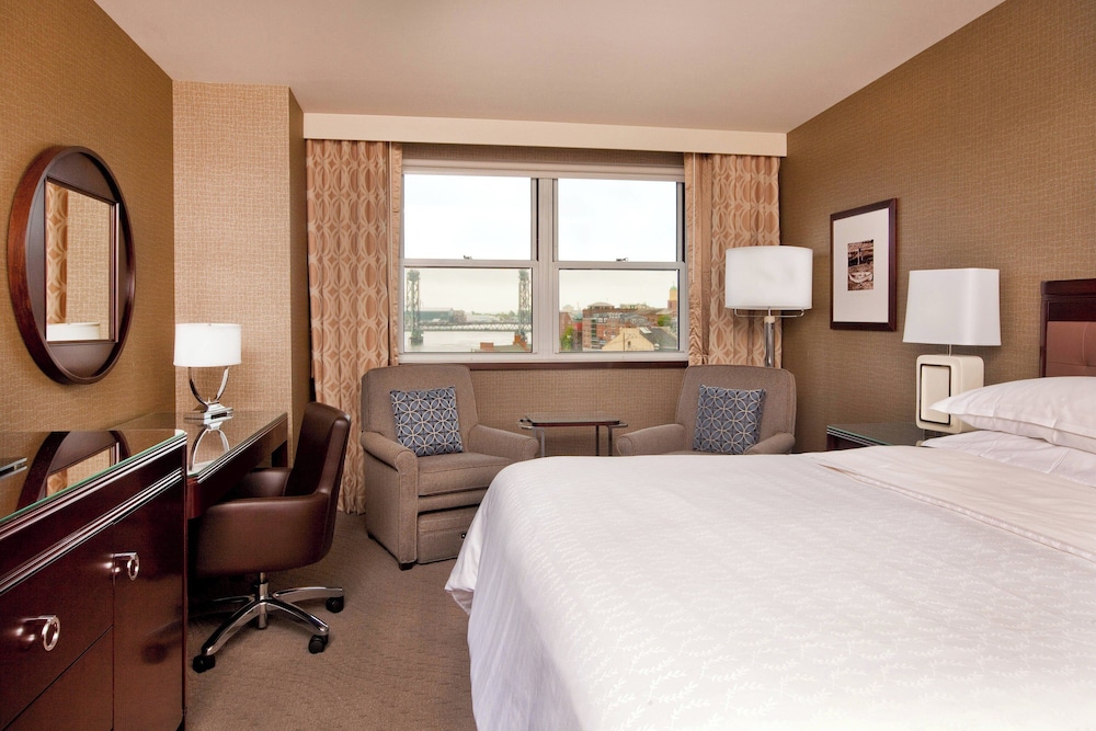 Sheraton Portsmouth Harborside Hotel - photo 15
