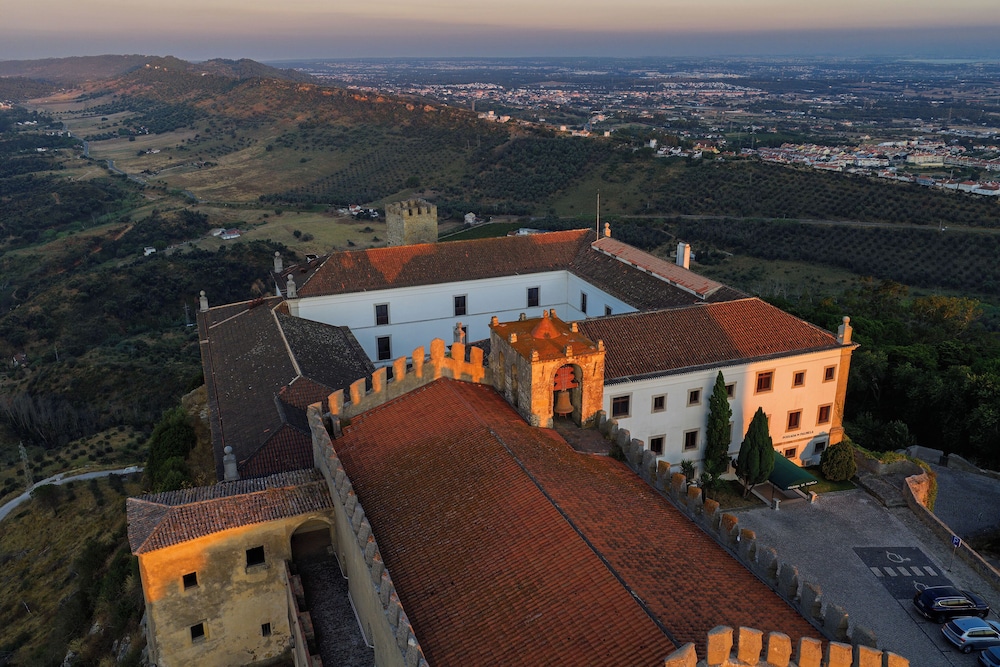 Pousada Castelo de Palmela Historic Hotel — 4-Star Luxury Hotel in Palmela, Portugal
