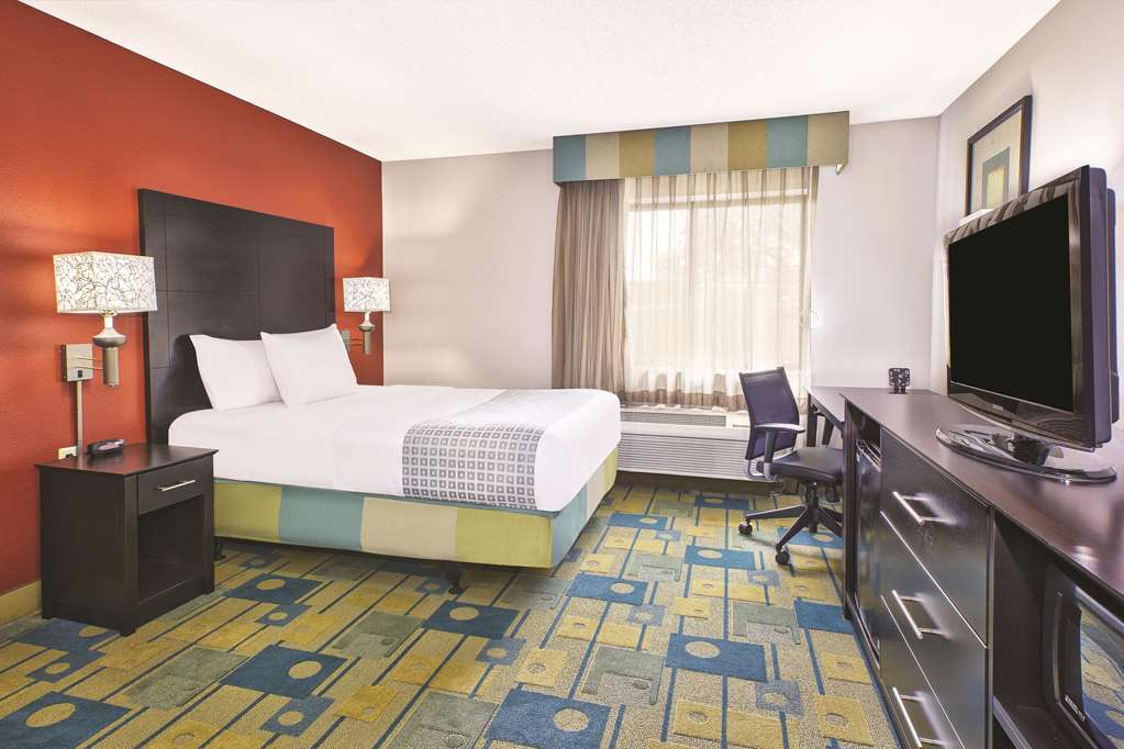 La Quinta Inn by Wyndham Toledo Perrysburg - photo 12
