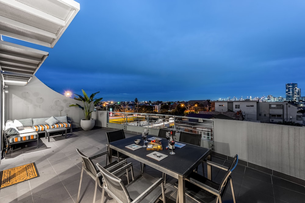StayCentral Moonee Ponds Penthouse — 4-Star Luxury Hotel in Melbourne, Australia