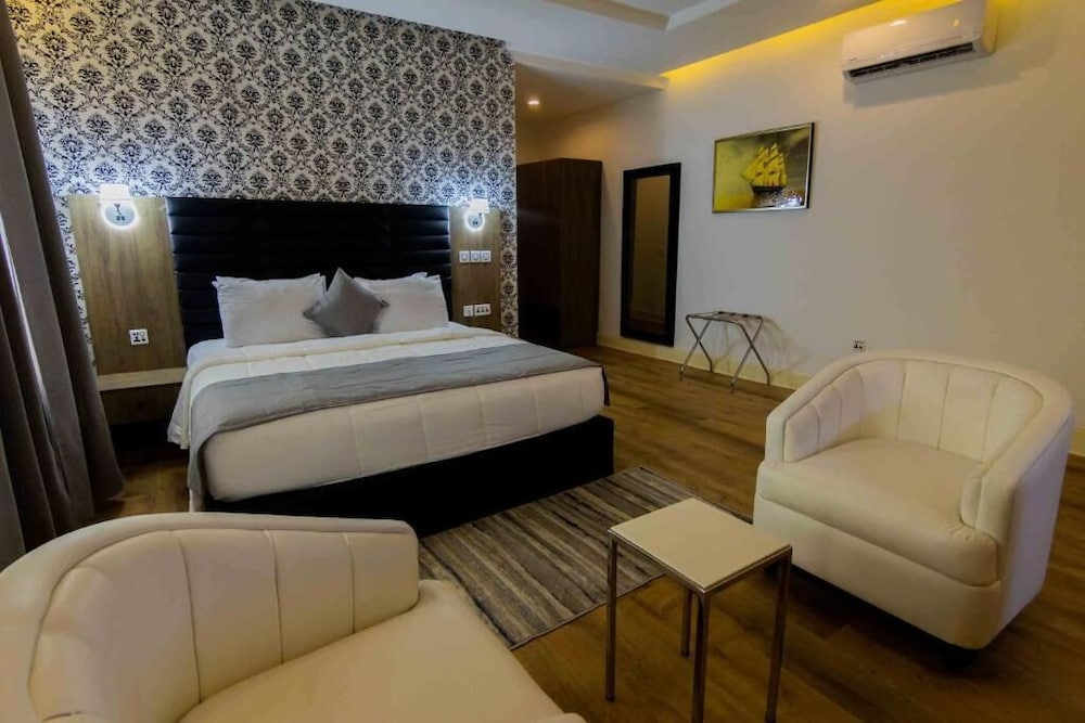 Crownsville Hotel Airport Road - last minute hotel in Port Harcourt