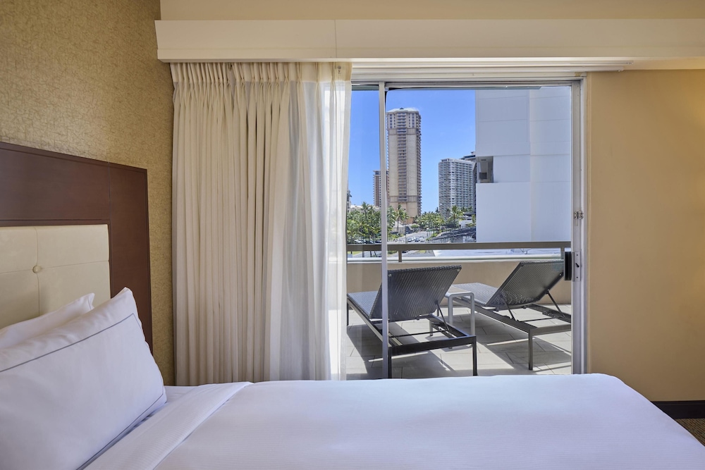 DoubleTree by Hilton Hotel Alana Waikiki Beach - photo 21