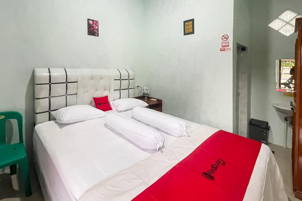 RedDoorz near Kantor Bupati Tapanuli Tengah Aek Tolang in Sibolga, Indonesia