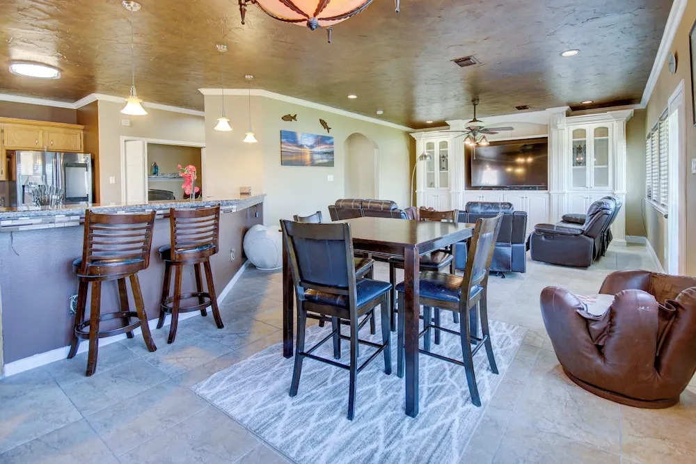 Private Fishing Pier and Gulf Fun Dickinson Retreat — 4-Star Luxury Hotel in Dickinson, United States