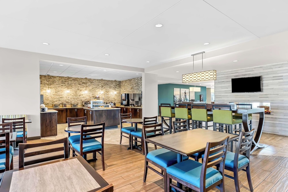 Best Western Plus Bolivar Hotel & Suites - photo 34