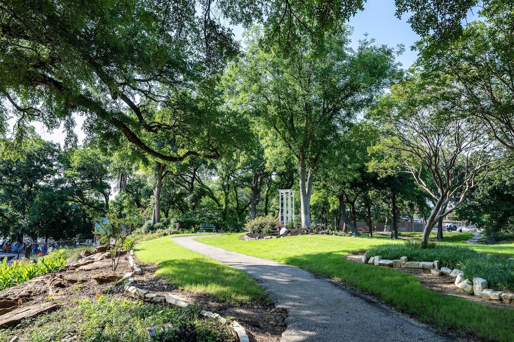 Hilton DFW Lakes Executive Conference Center - photo 91