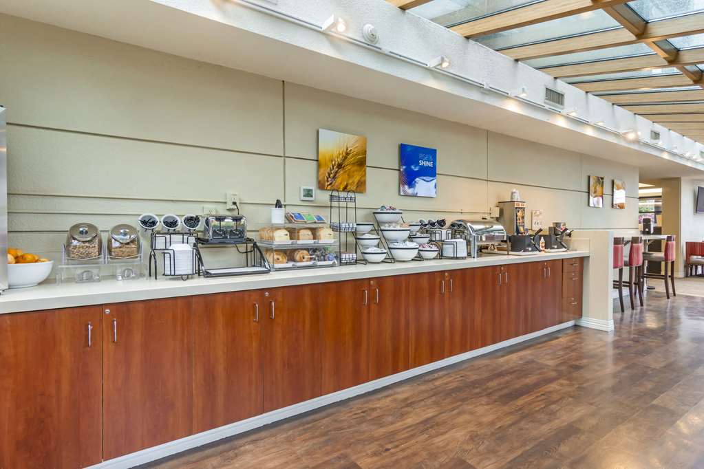 Comfort Inn & Suites Sea Tac Airport - photo 31
