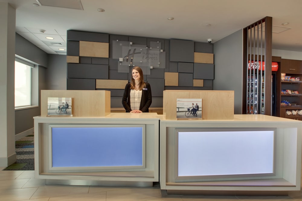 Holiday Inn Express and Suites Elizabethtown North by IHG - photo 30