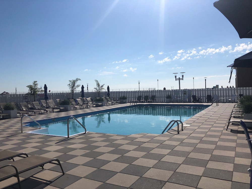Berkeley Oceanfront Hotel - photo 35