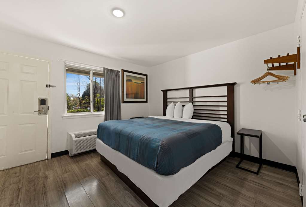 Rodeway Inn Charlotte Independence Blvd. - photo 14
